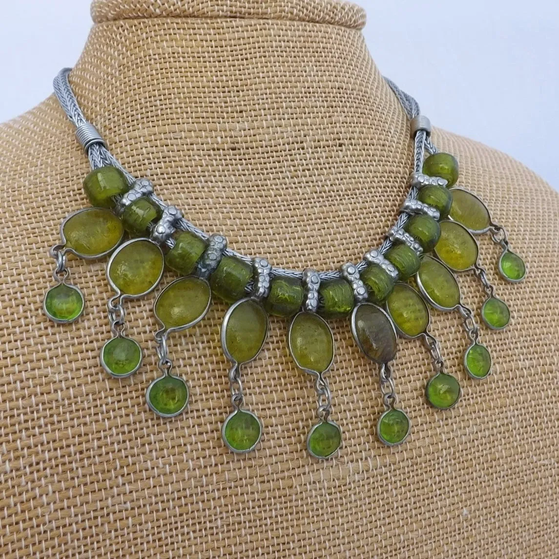 Green Glass & Silver Tone Vintage Collar Necklace