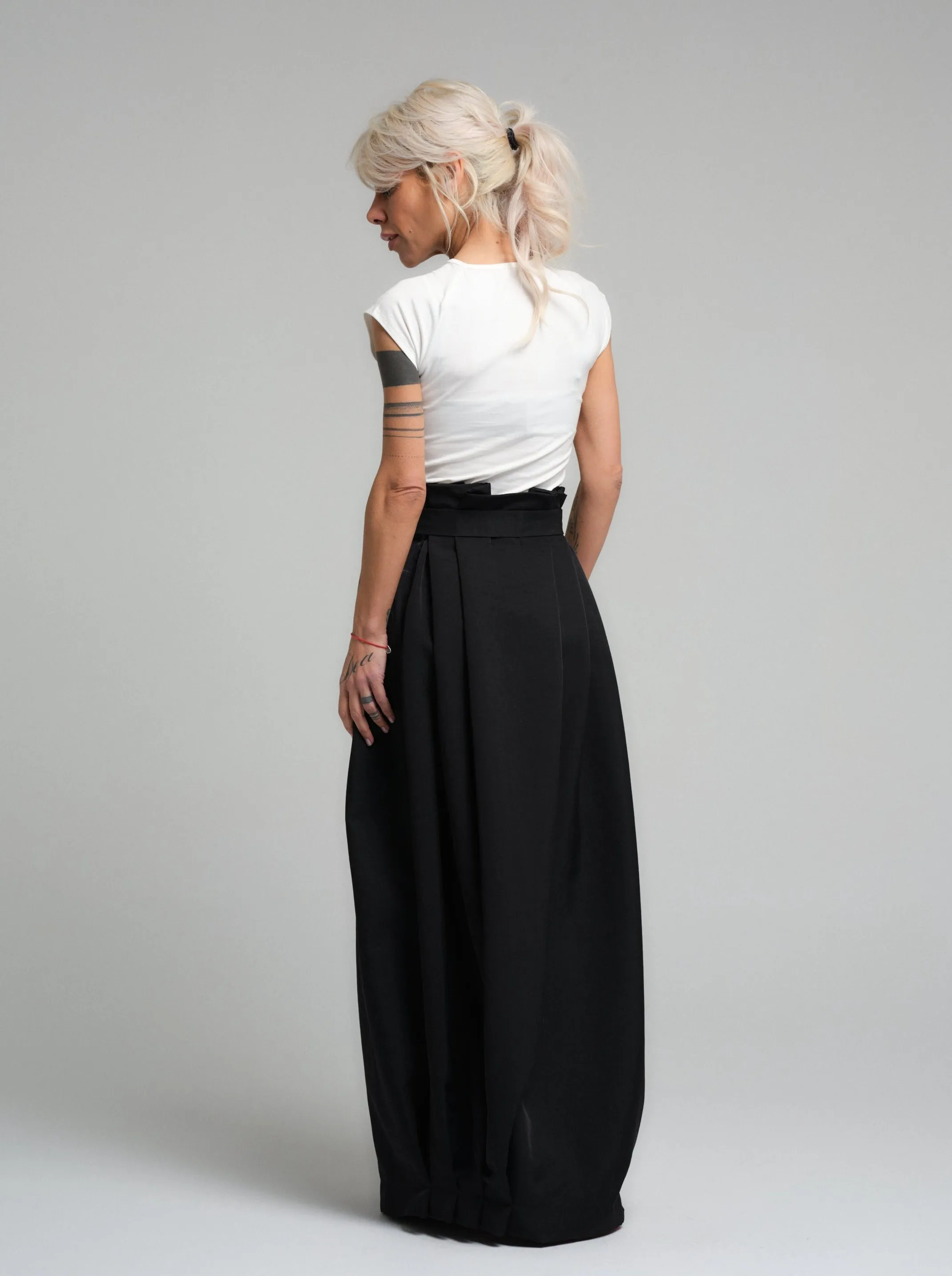 High-Waist Skirt in Black
