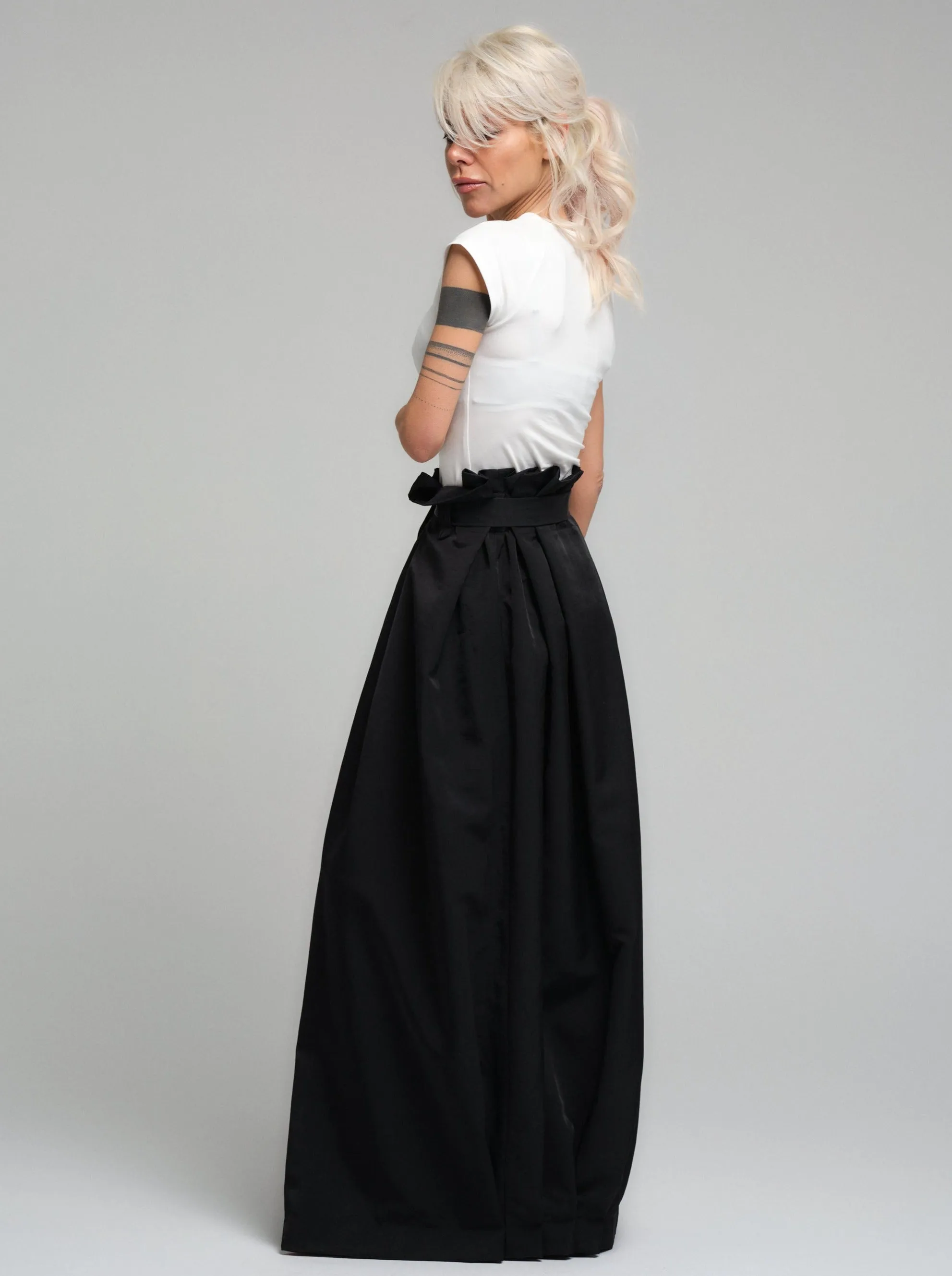 High-Waist Skirt in Black
