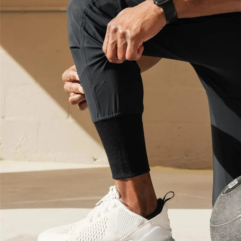 Men's Modern Jogger Cargo Pants with Large Pockets | Perfect for All Seasons