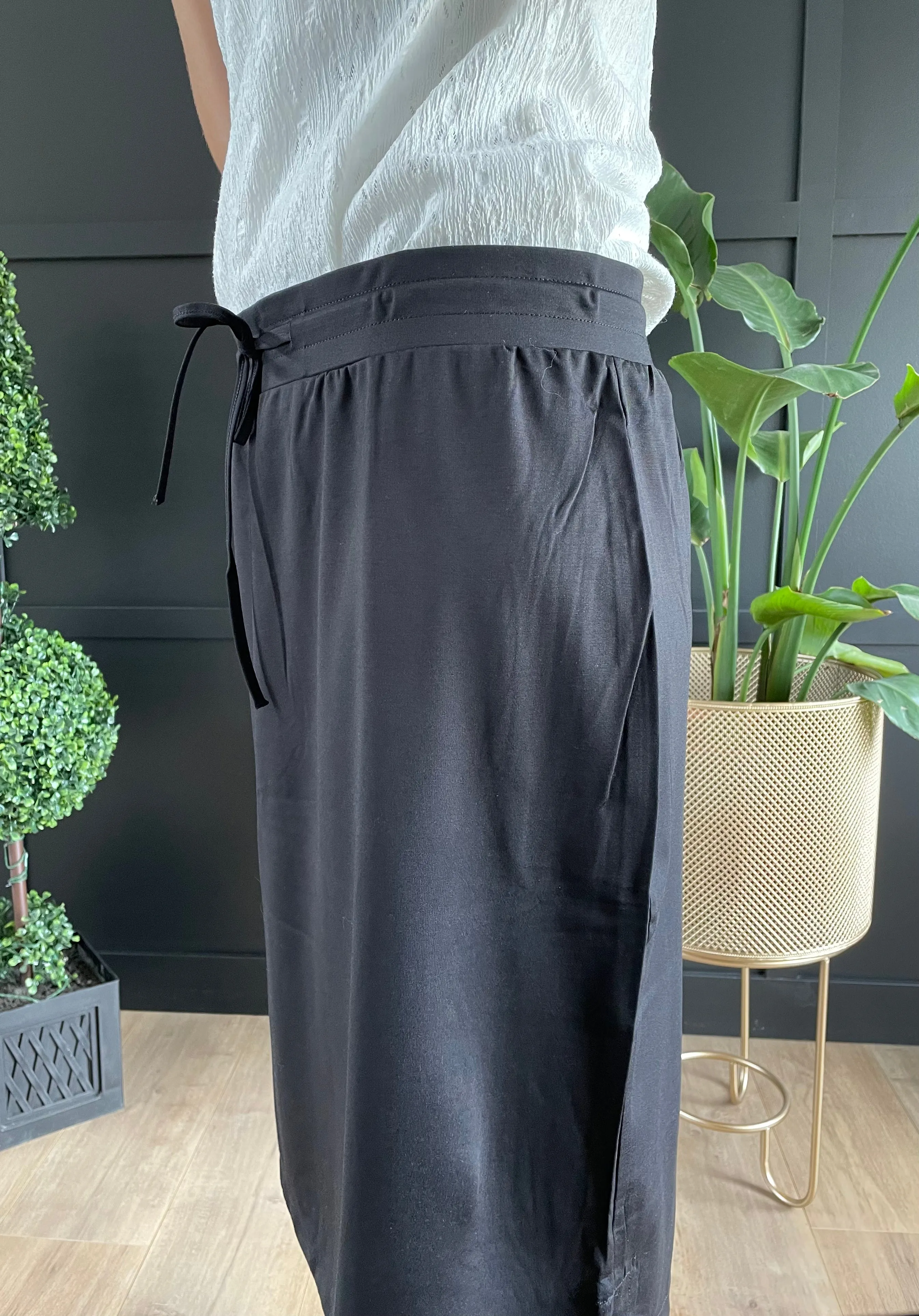 "Sarah" Skirt in Black