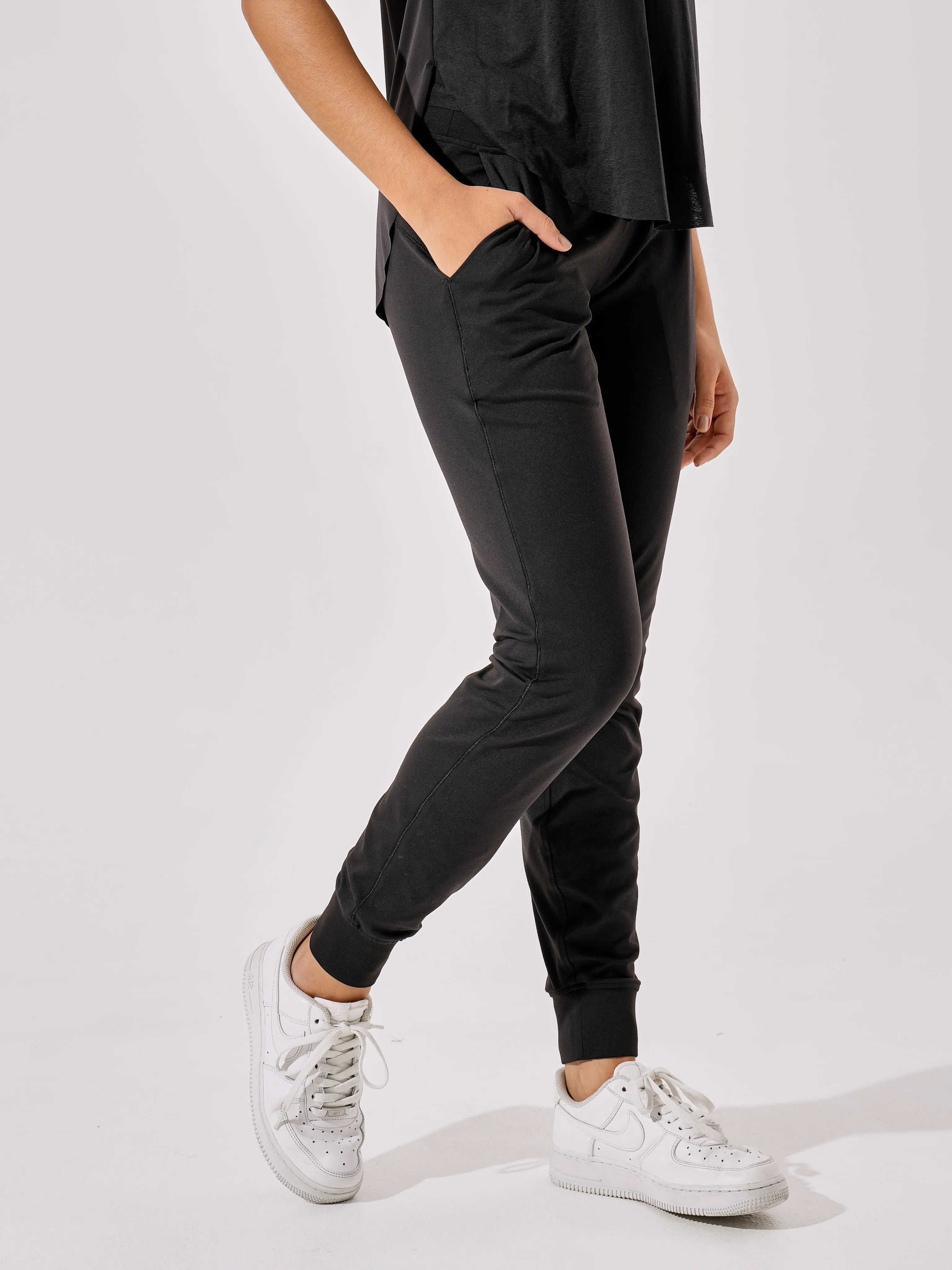 Tangs Display - Cooling & Buttery Soft Velvet Joggers With Cuffs