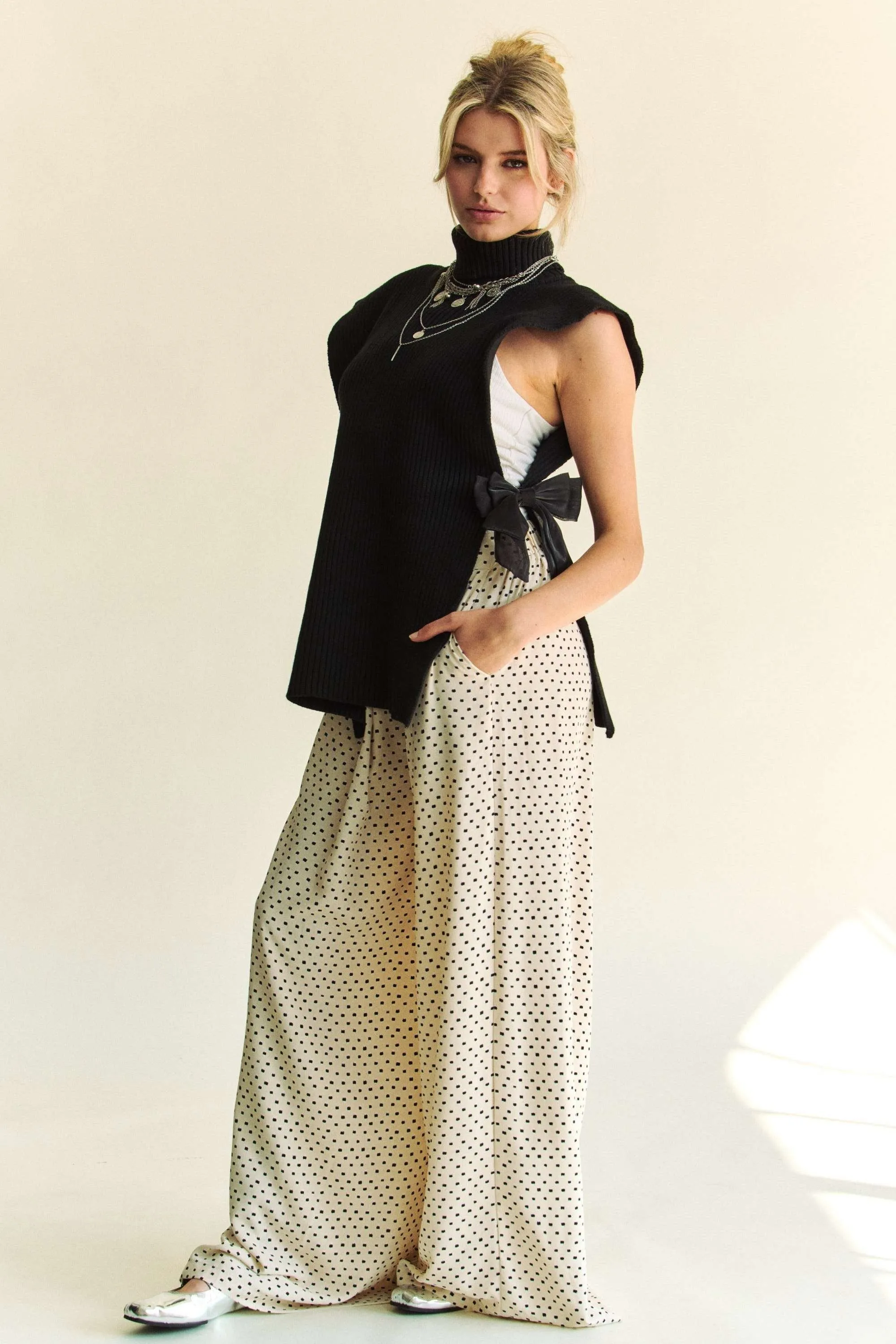 TEEK - Black Side Split Turtleneck Sleeveless Knit Top
